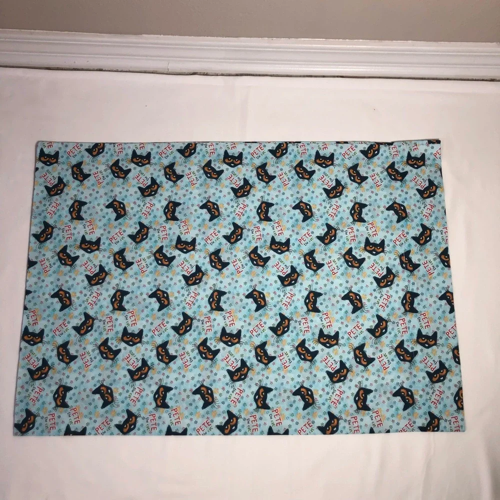 Set Of 2 Hand Made Cotton Multicolor Pet The Cat Standard Pillowcases